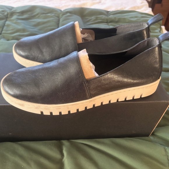 Shoes New in box 10 Wide - Picture 1 of 6